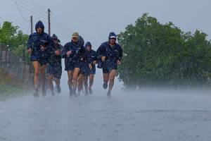 Εντυπωσιακή φωτογραφία των αθλητών του Run Messinia που έτρεξαν κόντρα σε ακραίες καιρικές συνθήκες!