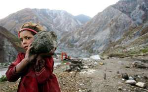 Κασμίρ, το κρύο και οι αρρώστιες απειλούν τους επιζήσαντες του σεισμού